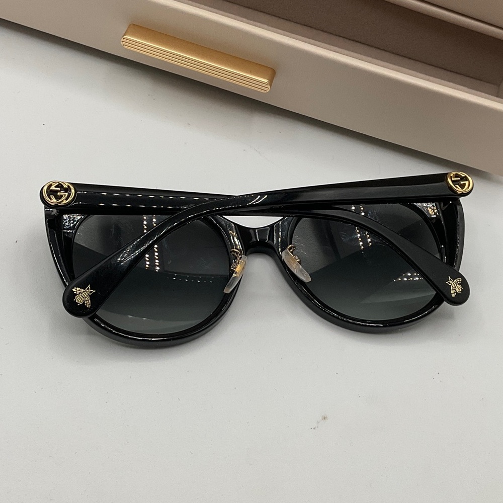 Gucci Black Oversized Sunglasses - Picture 8 of 10